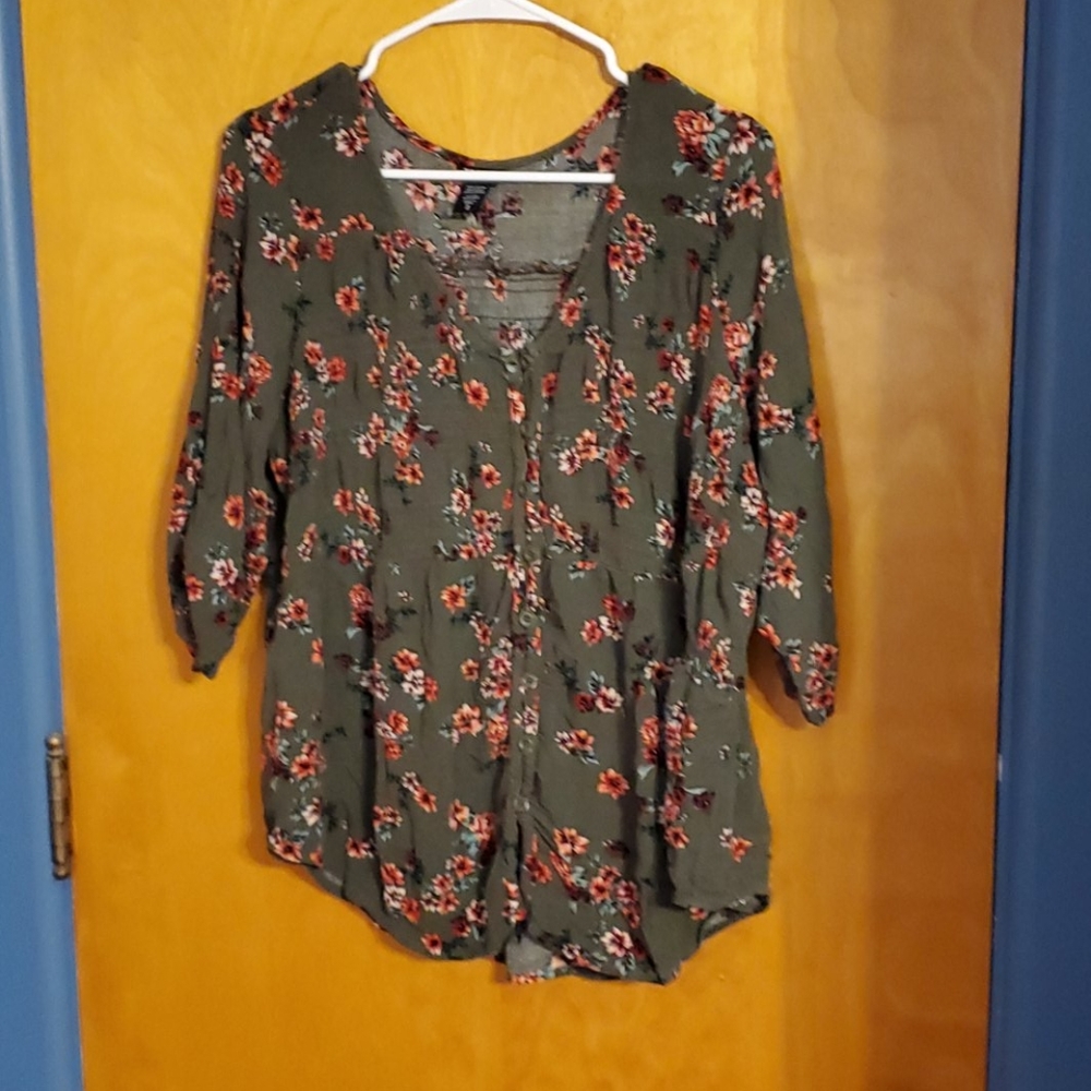 Torrid green blouse with flowers